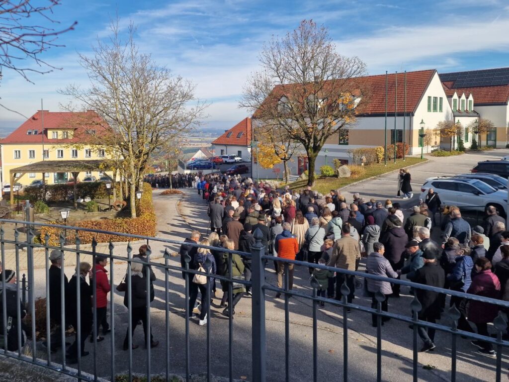 Prozession zum Friedhof